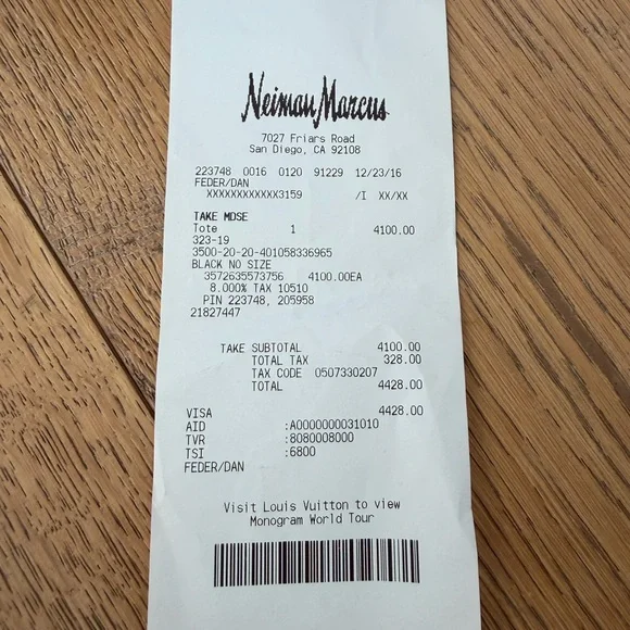 CHANEL Elegant Black Leather Shoulder Bag - Picture 3 of 10